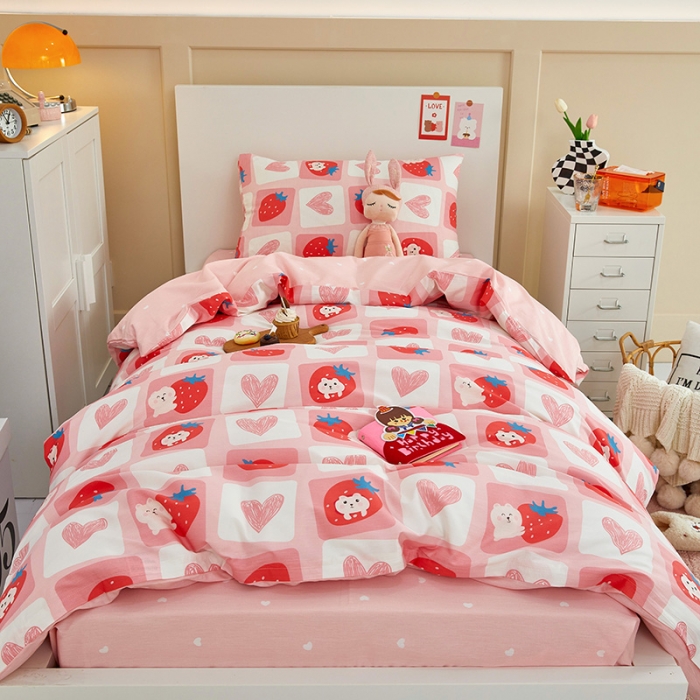 91家纺网 家纺一手货源 找家纺 金丝鸟 2022新款全棉斜纹13370三件套 草莓牛奶