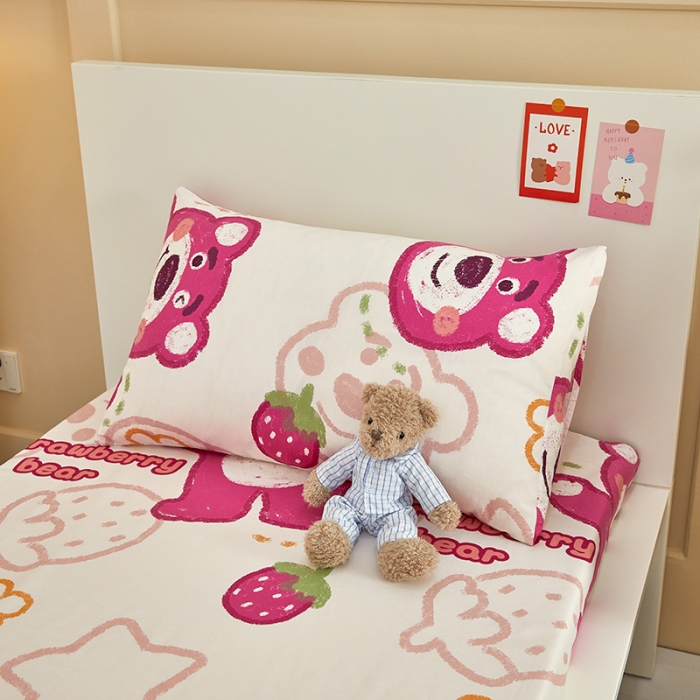 91家纺网 家纺一手货源 找家纺 金丝鸟 2022新款全棉斜纹13370三件套 草莓熊