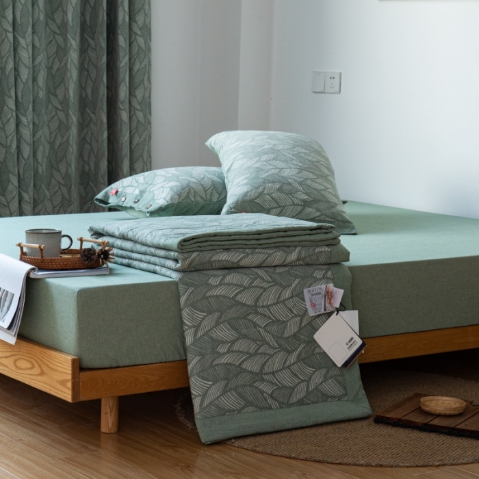 91家纺网 家纺一手货源 找家纺 安莱生活 2022新款全棉双层纱色织大提花夏被落叶缤纷-草绿