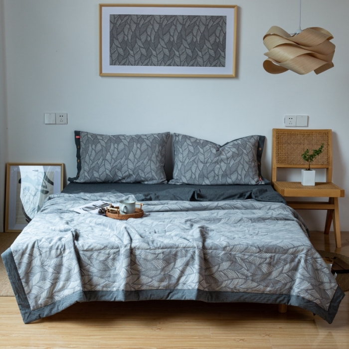 91家纺网 家纺一手货源 找家纺 安莱生活 2022新款全棉双层纱色织大提花夏被落叶缤纷-深灰