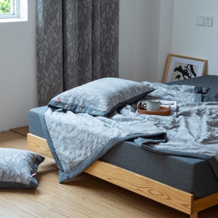 91家纺网 家纺一手货源 找家纺 安莱生活 2022新款全棉双层纱色织大提花夏被落叶缤纷-深灰