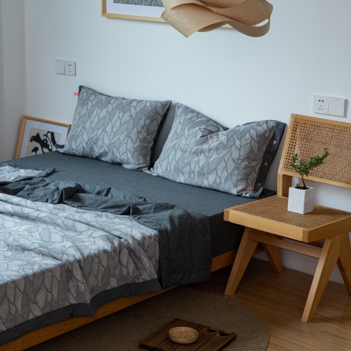 91家纺网 家纺一手货源 找家纺 安莱生活 2022新款全棉双层纱色织大提花夏被落叶缤纷-深灰