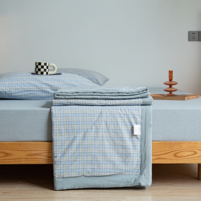 91家纺网 家纺一手货源 找家纺 安莱生活 2022新款水洗棉初恋格夏被夏被四件套 初恋浅蓝