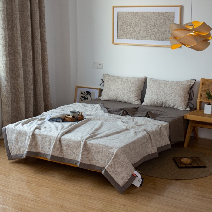 91家纺网 家纺一手货源 找家纺 安莱生活 2022新款全棉双层纱色织大提花夏被 栀子花-浅灰