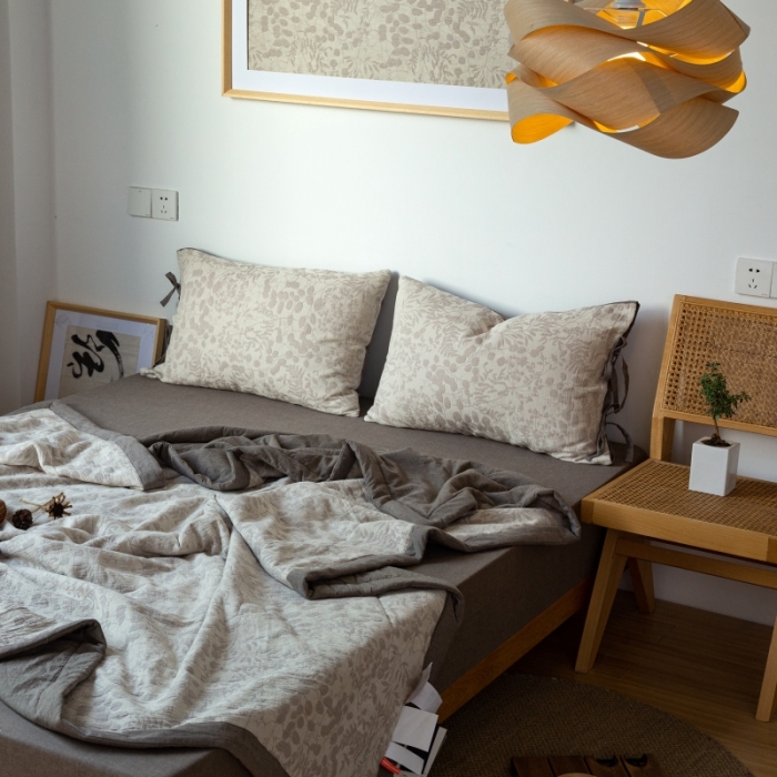 91家纺网 家纺一手货源 找家纺 安莱生活 2022新款全棉双层纱色织大提花夏被 栀子花-浅灰