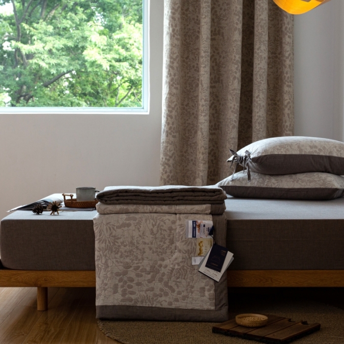 91家纺网 家纺一手货源 找家纺 安莱生活 2022新款全棉双层纱色织大提花夏被 栀子花-浅灰