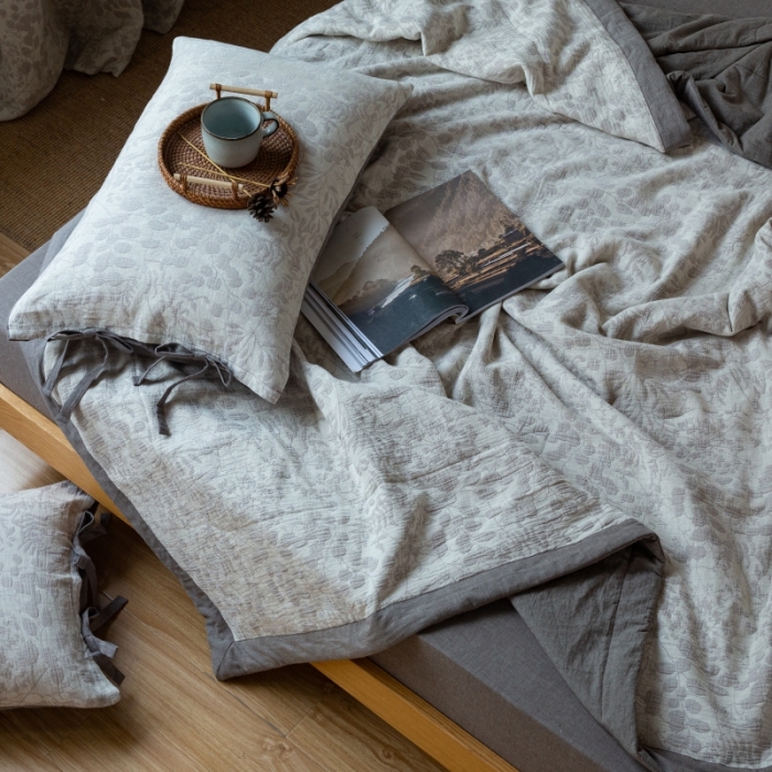 91家纺网 家纺一手货源 找家纺 安莱生活 2022新款全棉双层纱色织大提花夏被 栀子花-浅灰
