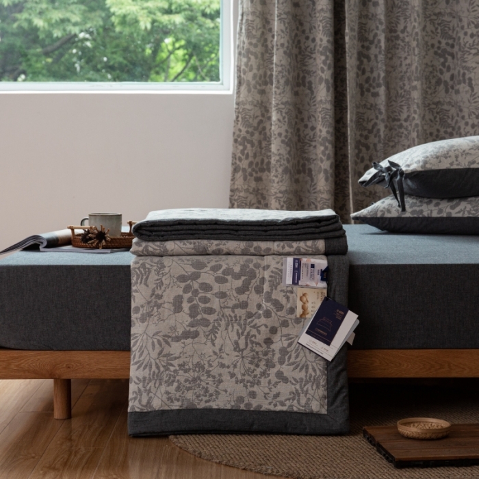 91家纺网 家纺一手货源 找家纺 安莱生活 2022新款全棉双层纱色织大提花夏被 栀子花-深灰