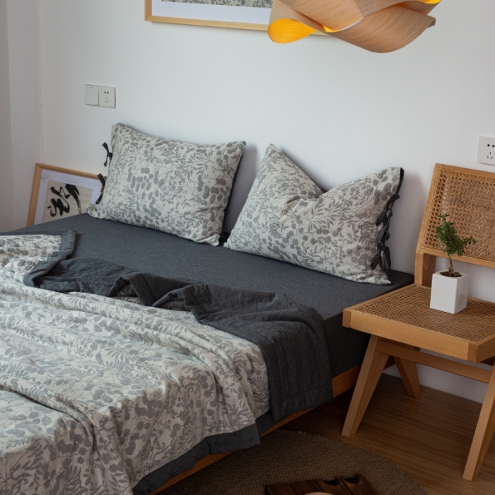 91家纺网 家纺一手货源 找家纺 安莱生活 2022新款全棉双层纱色织大提花夏被 栀子花-深灰