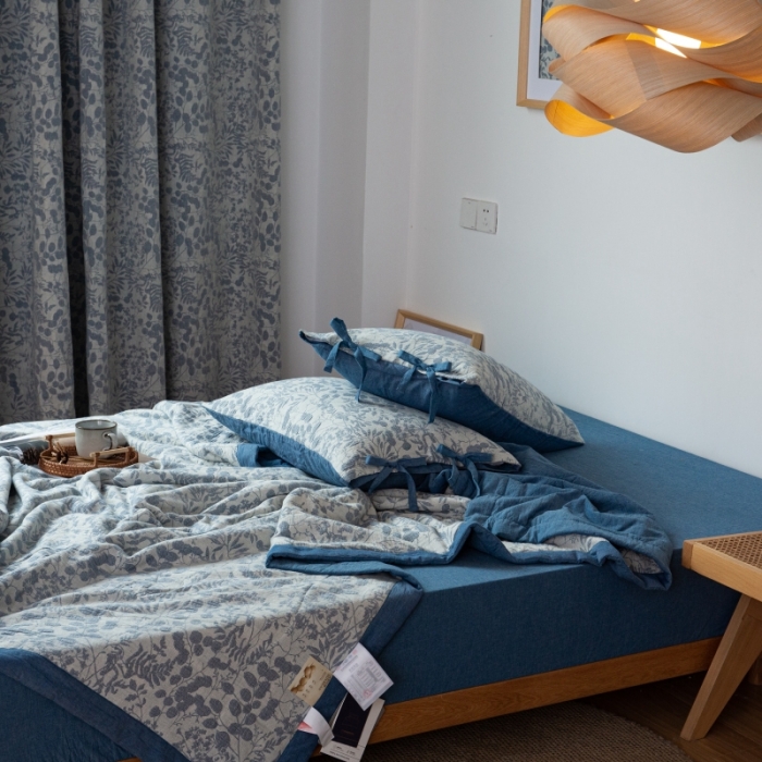 91家纺网 家纺一手货源 找家纺 安莱生活 2022新款全棉双层纱色织大提花夏被 栀子花-深蓝