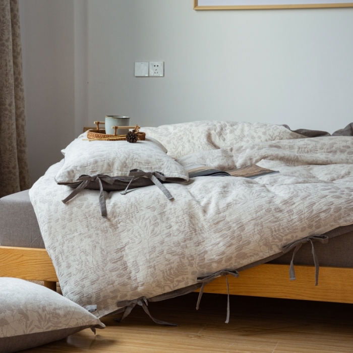 91家纺网 家纺一手货源 找家纺 2022高端双层纱栀子花色织大提花蝴蝶结工艺款四件套 栀子花-浅灰