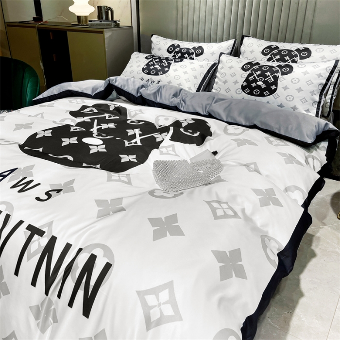 91家纺网 家纺一手货源 找家纺 摩卡 2022新款网红轻奢印花冰丝四件套 熊头白