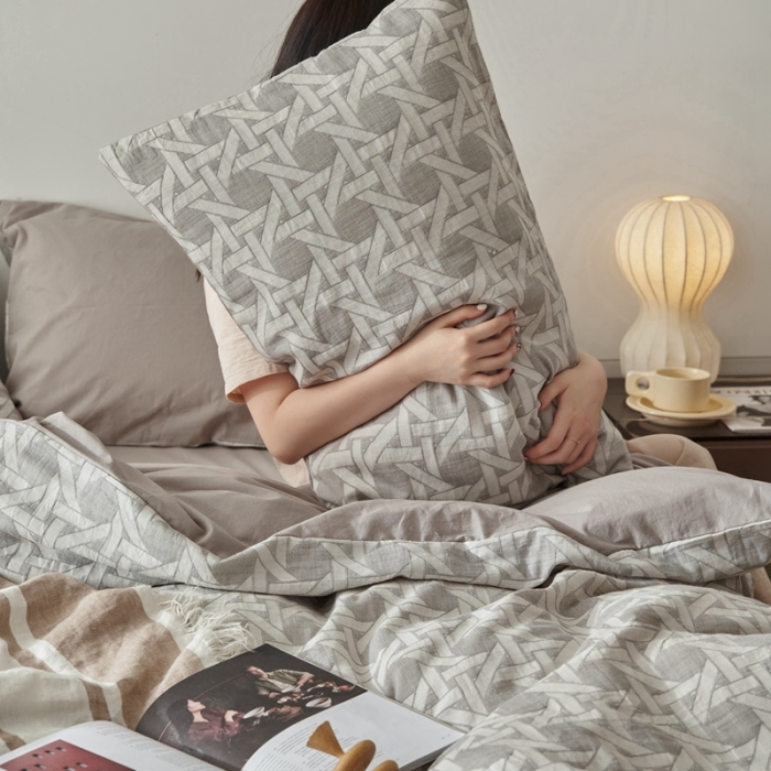 91家纺网 家纺一手货源 找家纺 简家居 2022新款全棉色织大提花佩罗系列四件套佩罗-灰