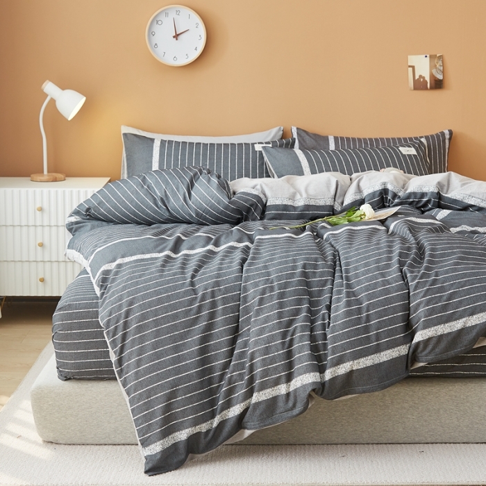 91家纺网 家纺一手货源 找家纺 宝士康家纺2022新款无印风系列床单三件套 深灰细条