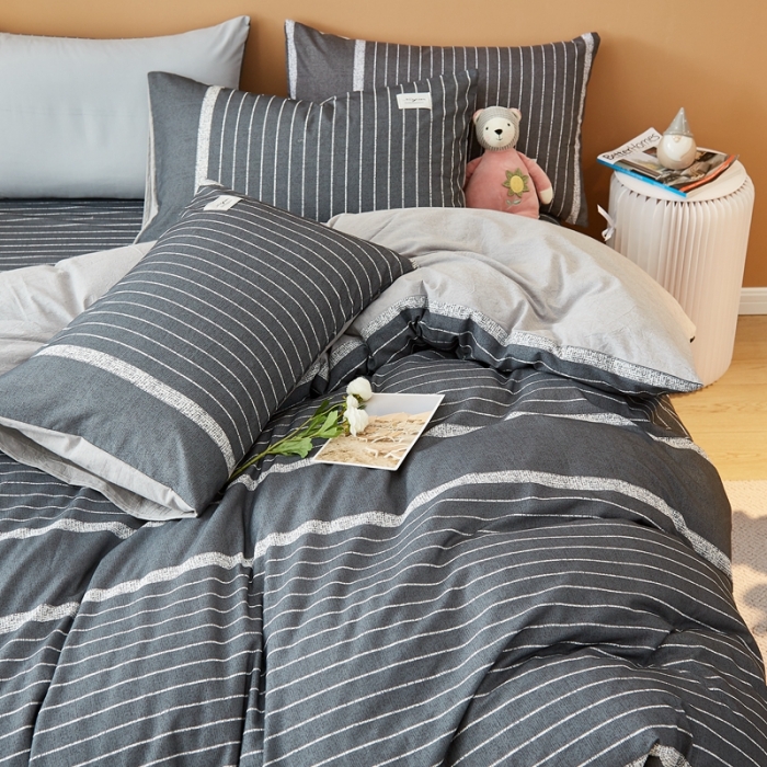 91家纺网 家纺一手货源 找家纺 宝士康家纺2022新款无印风系列床单三件套 深灰细条