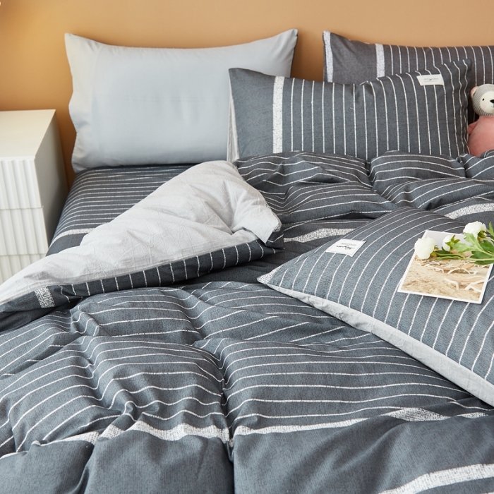 91家纺网 家纺一手货源 找家纺 宝士康家纺2022新款无印风系列床笠三件套 深灰细条