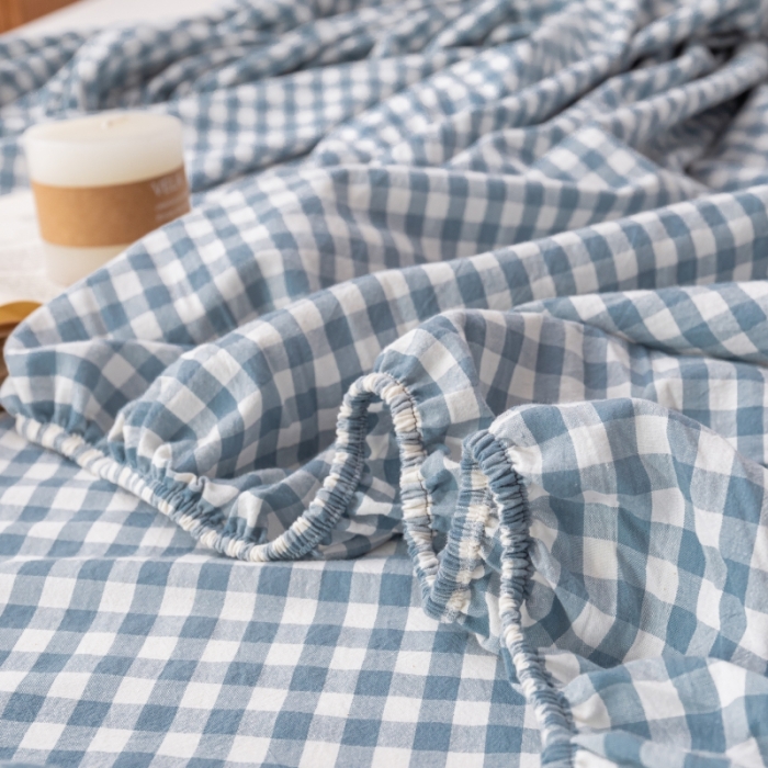 91家纺网 家纺一手货源 找家纺 宝士康家纺2023新款无印风系列床笠三件套 天蓝小格