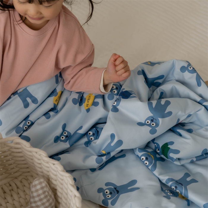 91家纺网 家纺一手货源 找家纺 汇庭 2022新款60sA类长绒棉大豆夏被 姜饼人蓝