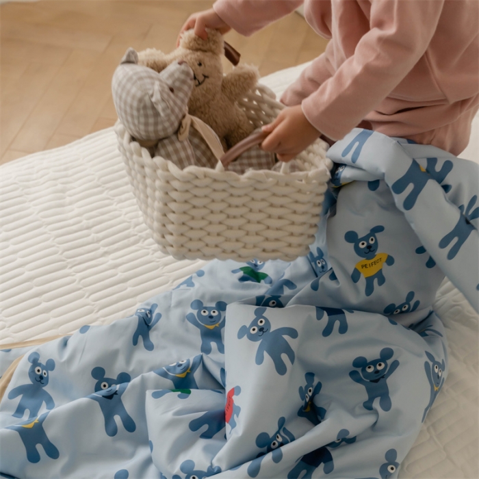 91家纺网 家纺一手货源 找家纺 汇庭 2022新款60sA类长绒棉大豆夏被 姜饼人蓝