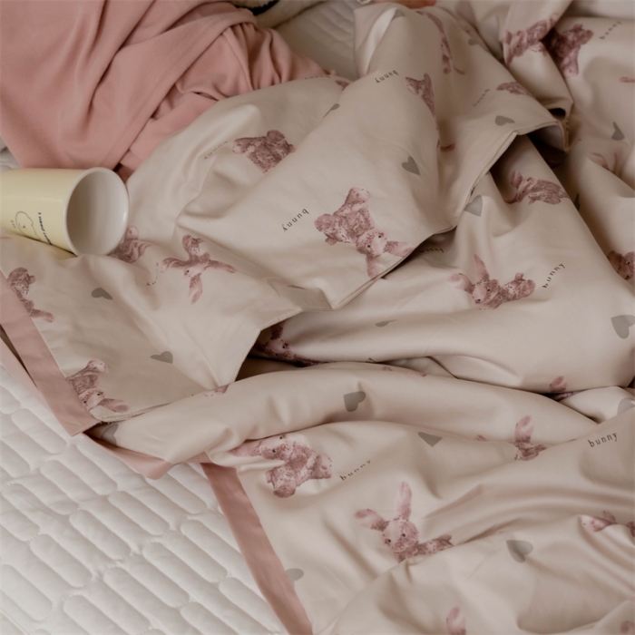 91家纺网 家纺一手货源 找家纺 汇庭 2022新款60sA类长绒棉大豆夏被 萌萌兔