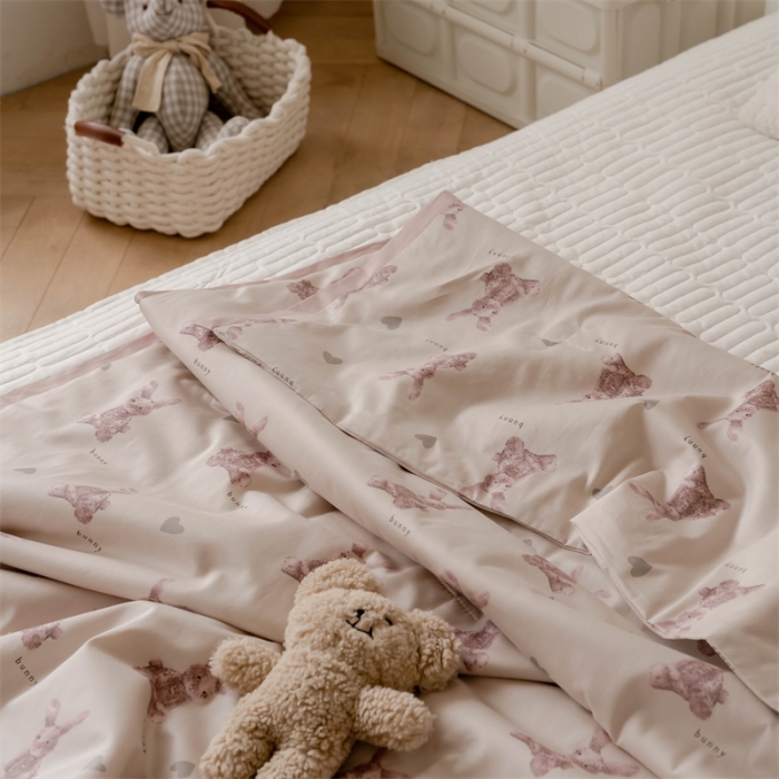 91家纺网 家纺一手货源 找家纺 汇庭 2022新款60sA类长绒棉大豆夏被 萌萌兔