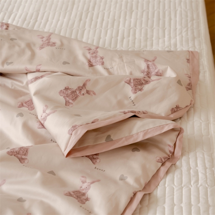 91家纺网 家纺一手货源 找家纺 汇庭 2022新款60sA类长绒棉大豆夏被 萌萌兔