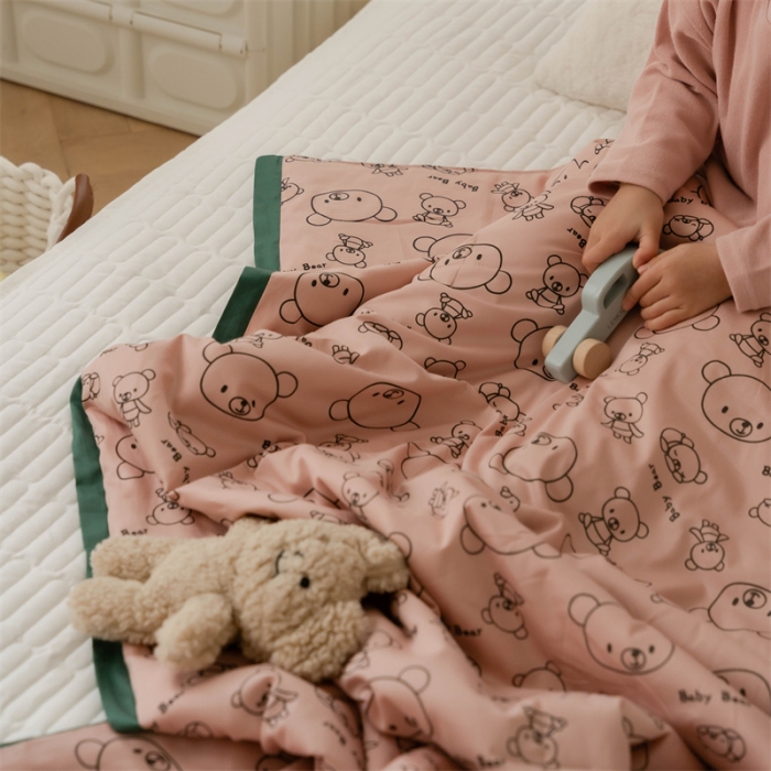 91家纺网 家纺一手货源 找家纺 汇庭 2022新款60sA类长绒棉大豆夏被 趴趴熊