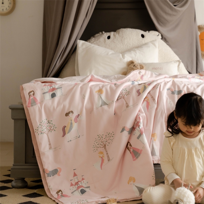 91家纺网 家纺一手货源 找家纺 汇庭 2022新款60sA类长绒棉大豆夏被 小公主