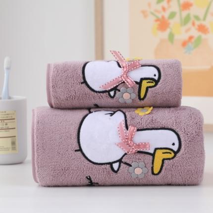 91家纺网 家纺一手货源 找家纺 双梦毛巾 2022新款可爱大鹅套巾 紫色浴巾70*140