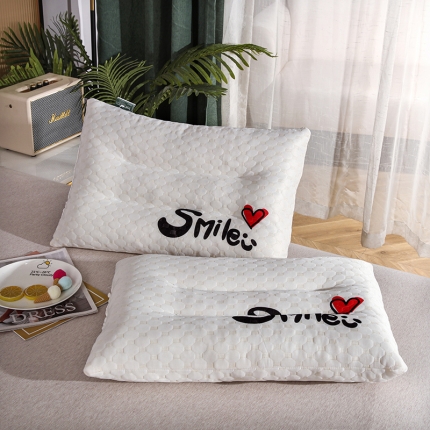 91家纺网 家纺一手货源 找家纺 2025新款卡通乳胶枕芯成人儿童碎乳胶颗粒护颈枕头