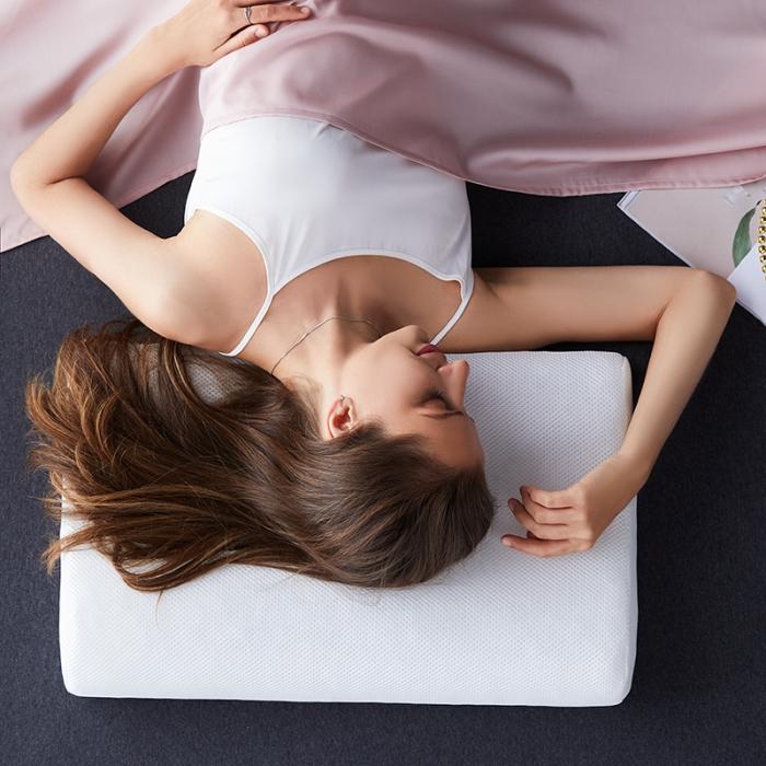 91家纺网 家纺一手货源 找家纺 4DPOE空气纤维枕透气枕四季枕可水洗学生宿舍枕芯