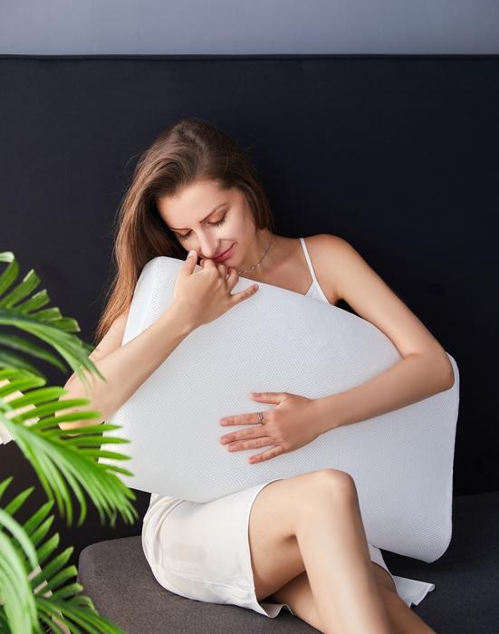 91家纺网 家纺一手货源 找家纺 4DPOE空气纤维枕透气枕四季枕可水洗学生宿舍枕芯