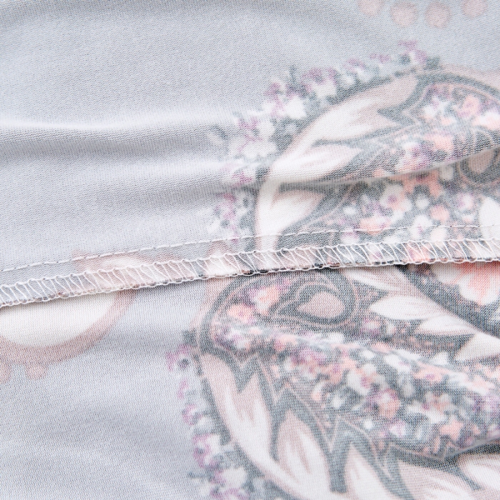 91家纺网 家纺一手货源 找家纺 逐日沙发套 2023新款牛奶丝印花沙发套 欧式花灰色