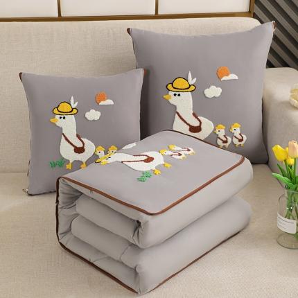 91家纺网 家纺一手货源 找家纺 宝马家纺 2022新款上学鸭毛巾绣抱枕被四季款 烟灰