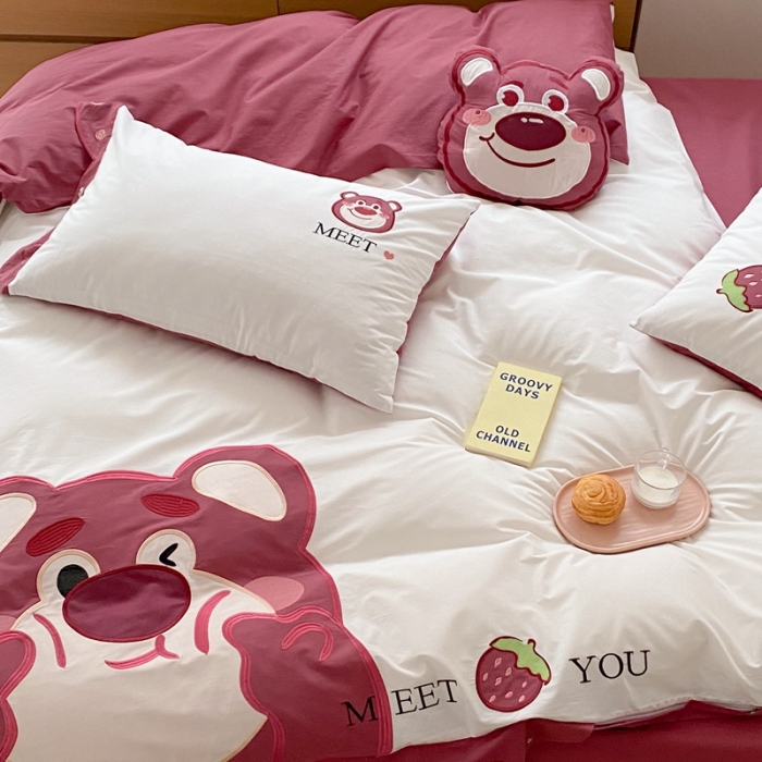 91家纺网 家纺一手货源 找家纺 朗莎 2022新款全棉水洗棉迪士尼系列四件套 草莓熊