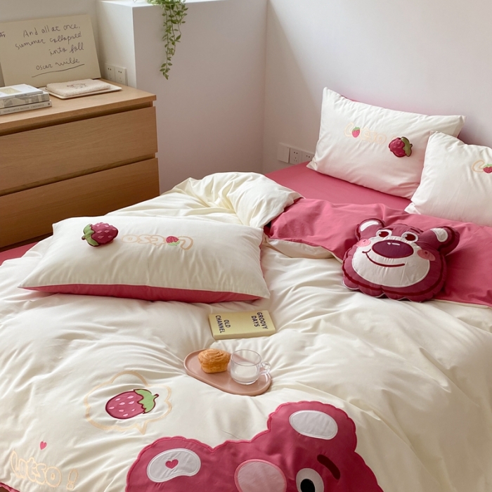 91家纺网 家纺一手货源 找家纺 朗莎 2022新款全棉水洗棉迪士尼系列四件套 爱心草莓熊