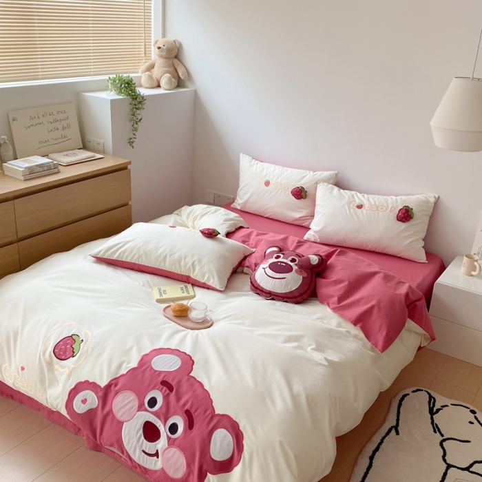 91家纺网 家纺一手货源 找家纺 朗莎 2022新款全棉水洗棉迪士尼系列四件套 爱心草莓熊