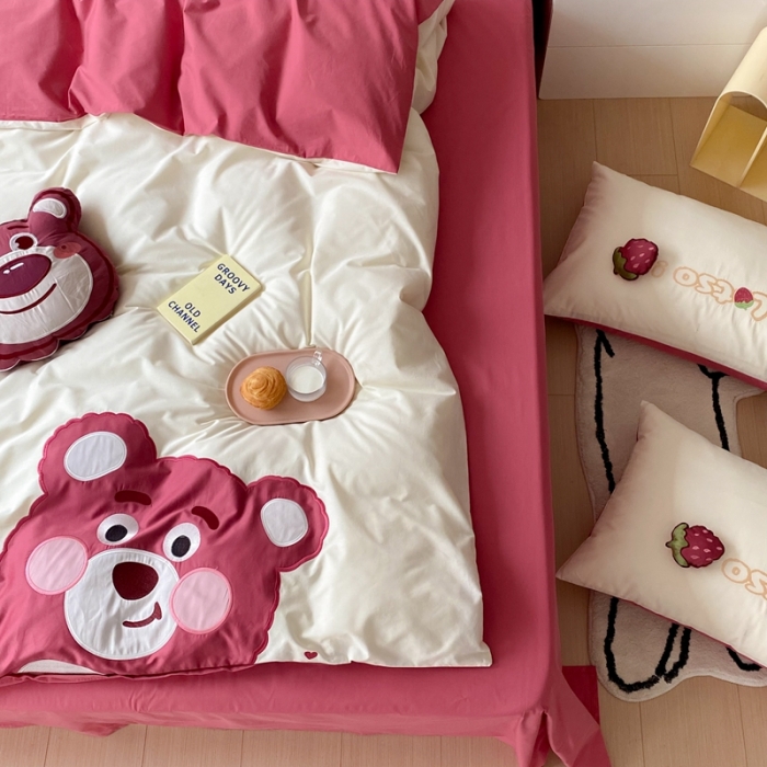 91家纺网 家纺一手货源 找家纺 朗莎 2022新款全棉水洗棉迪士尼系列四件套 爱心草莓熊
