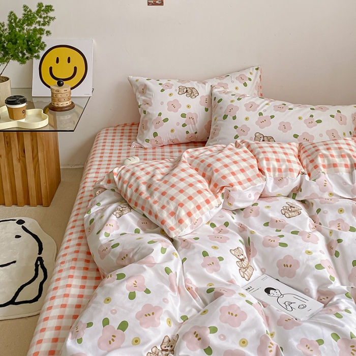 91家纺网 家纺一手货源 找家纺 雅居纺 2022新款全棉13070印花小清新四件套 粉色小熊花