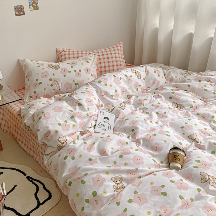 91家纺网 家纺一手货源 找家纺 雅居纺 2022新款全棉13070印花小清新四件套 粉色小熊花