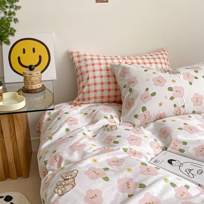 91家纺网 家纺一手货源 找家纺 雅居纺 2022新款全棉13070印花小清新四件套 粉色小熊花