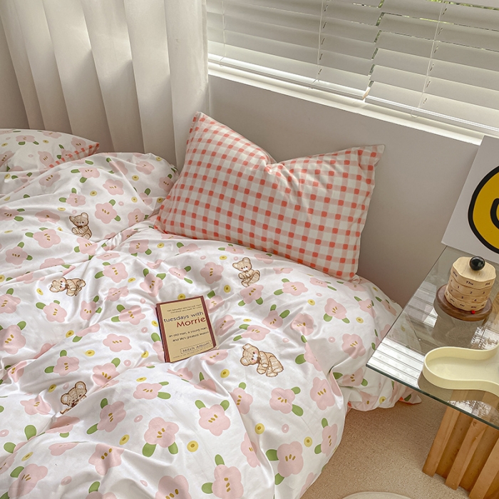 91家纺网 家纺一手货源 找家纺 雅居纺 2022新款全棉13070印花小清新四件套 粉色小熊花