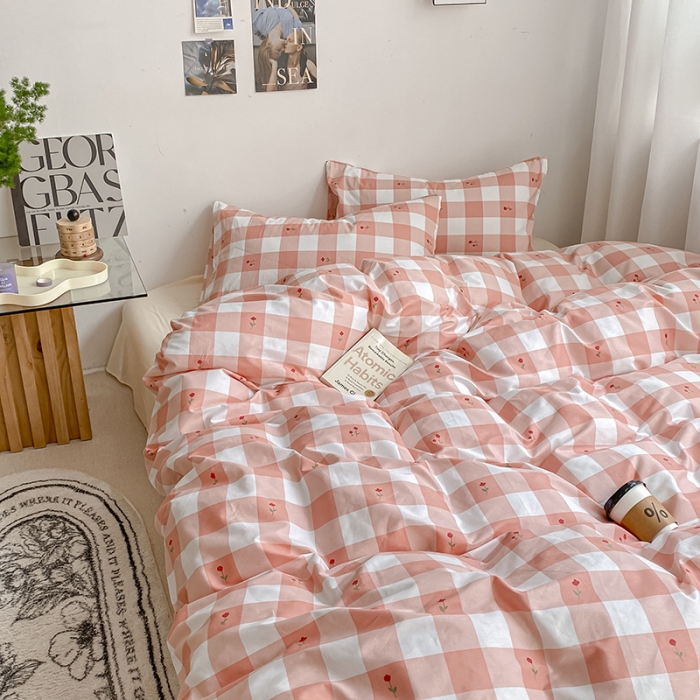 91家纺网 家纺一手货源 找家纺 雅居纺 2022新款全棉13070印花小清新四件套 格子小红花