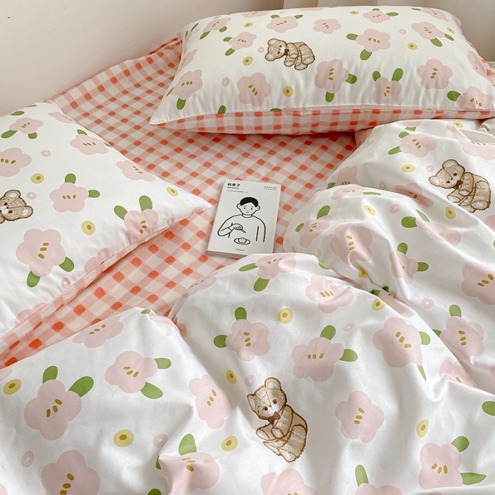 91家纺网 家纺一手货源 找家纺 雅居纺 2022新款全棉13070印花小清新四件套 粉色小熊花