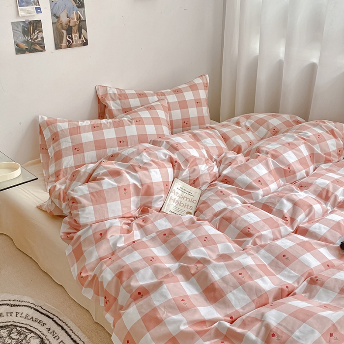 91家纺网 家纺一手货源 找家纺 雅居纺 2022新款全棉13070印花小清新四件套 格子小红花