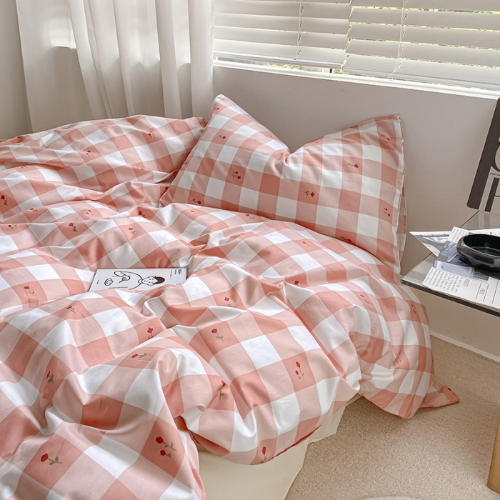 91家纺网 家纺一手货源 找家纺 雅居纺 2022新款全棉13070印花小清新四件套 格子小红花