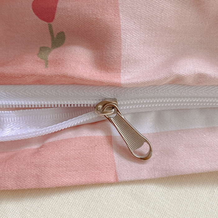 91家纺网 家纺一手货源 找家纺 雅居纺 2022新款全棉13070印花小清新四件套 格子小红花