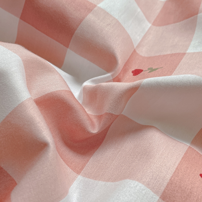 91家纺网 家纺一手货源 找家纺 雅居纺 2022新款全棉13070印花小清新四件套 格子小红花