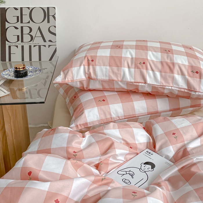 91家纺网 家纺一手货源 找家纺 雅居纺 2022新款全棉13070印花小清新四件套 格子小红花