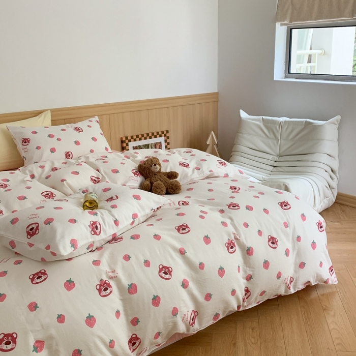 91家纺网 家纺一手货源 找家纺 金丝鸟 2022新款全棉双层纱四件套 草莓憨憨